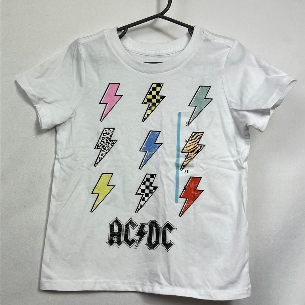 AC/DC white lightening bolt graphicārock band T-shirt NWT